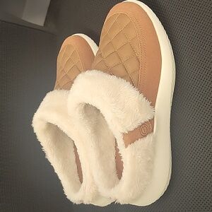Easy Spirit slippers